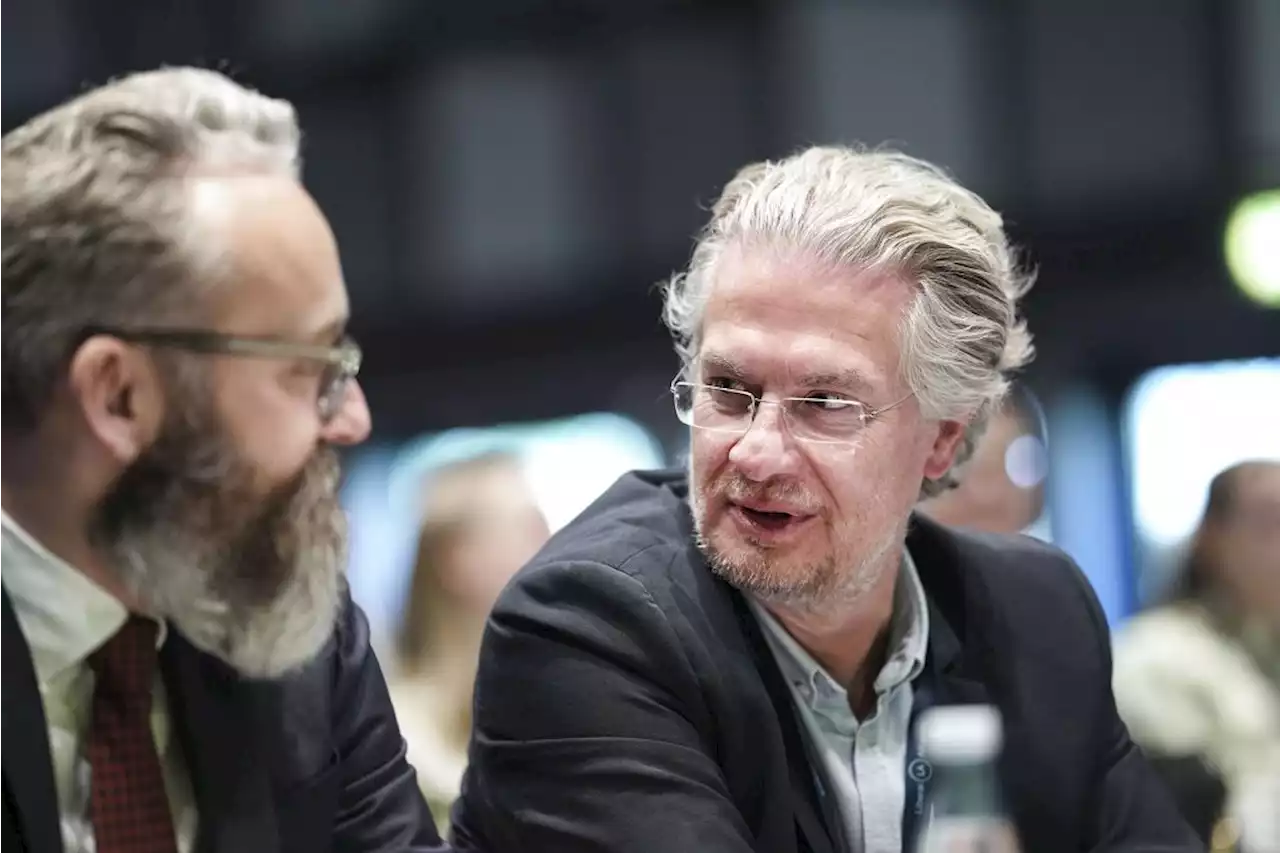 Folketingskandidater suttede ved en fejl “Stefan Crepon” på deres drinks i Politiken