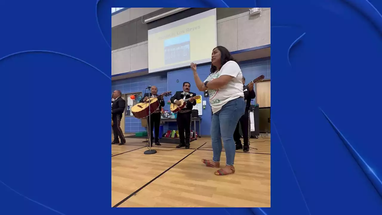 Mesquite ISD Teacher Signs Lyrics to Music Performance So All Can Enjoy