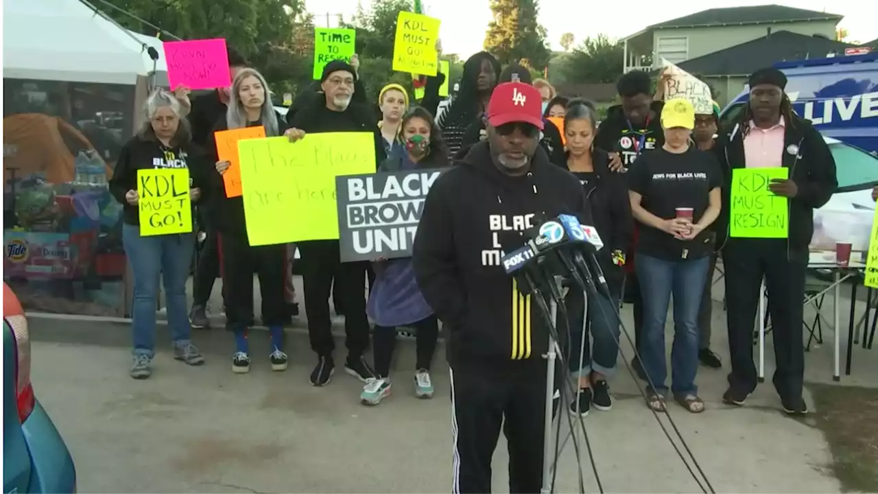 Protesters in Front of Kevin de León's House Call for Council Resignations