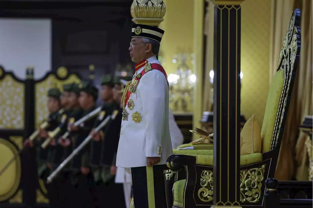 King confers PGAT Award on Air Force chief at military service investiture ceremony