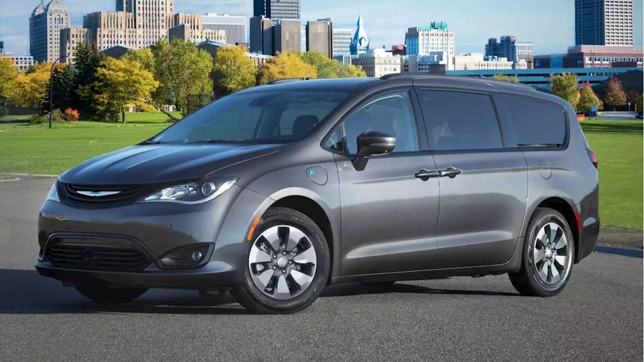 Chrysler develops fix for Pacifica PHEV minivan fires - Autoblog