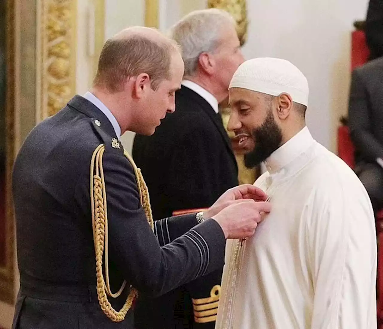 Imam terkemuka Britain 'disingkir' selepas nyanyi 'God Save the King'