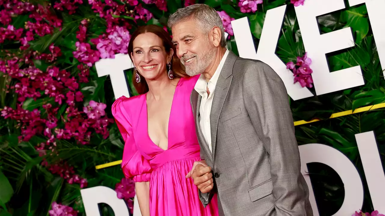 'Ticket to Paradise' Stars Clooney and Roberts Banter and Battle at Premiere