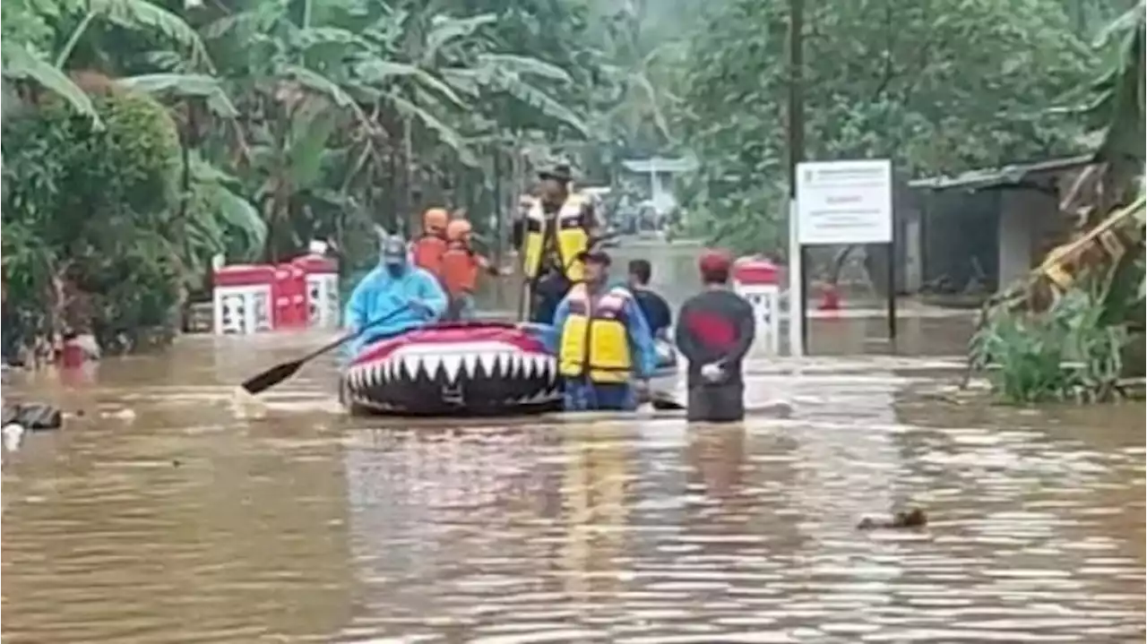 Banjir Bandang Terjang Malang Selatan, Rumah Warga Terendam