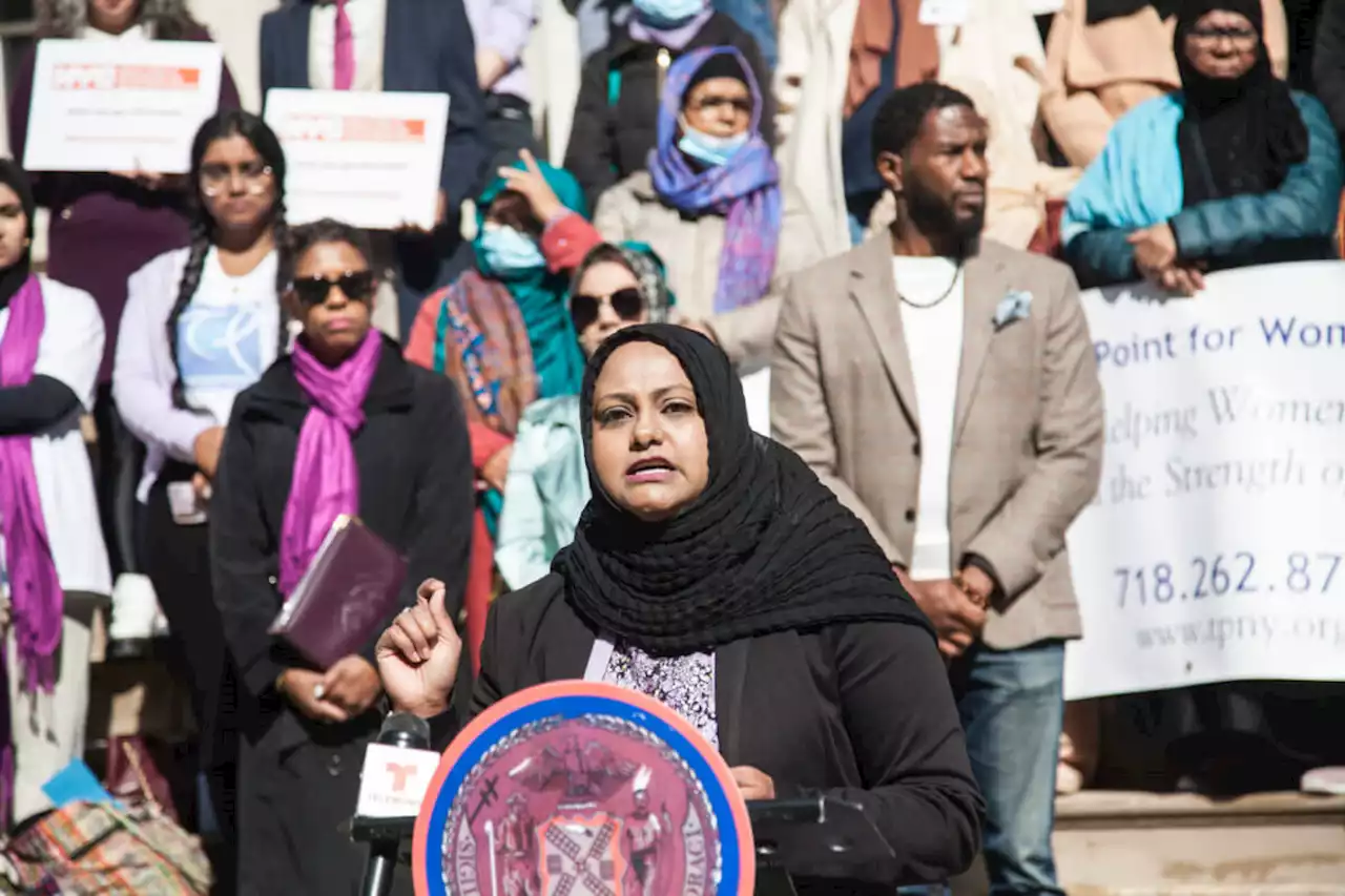 Domestic violence vigil at City Hall highlights risks to immigrant communities | amNewYork