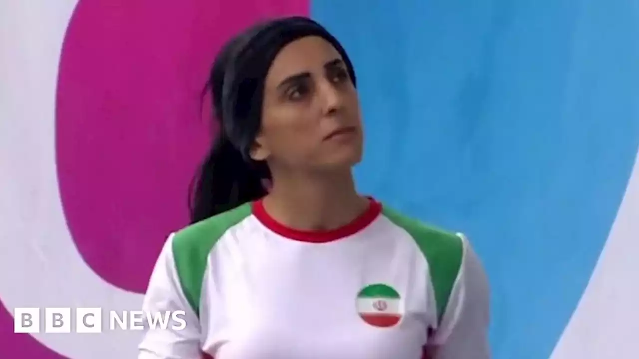 Elnaz Rekabi: Iranian climber flies home to crowds of supporters