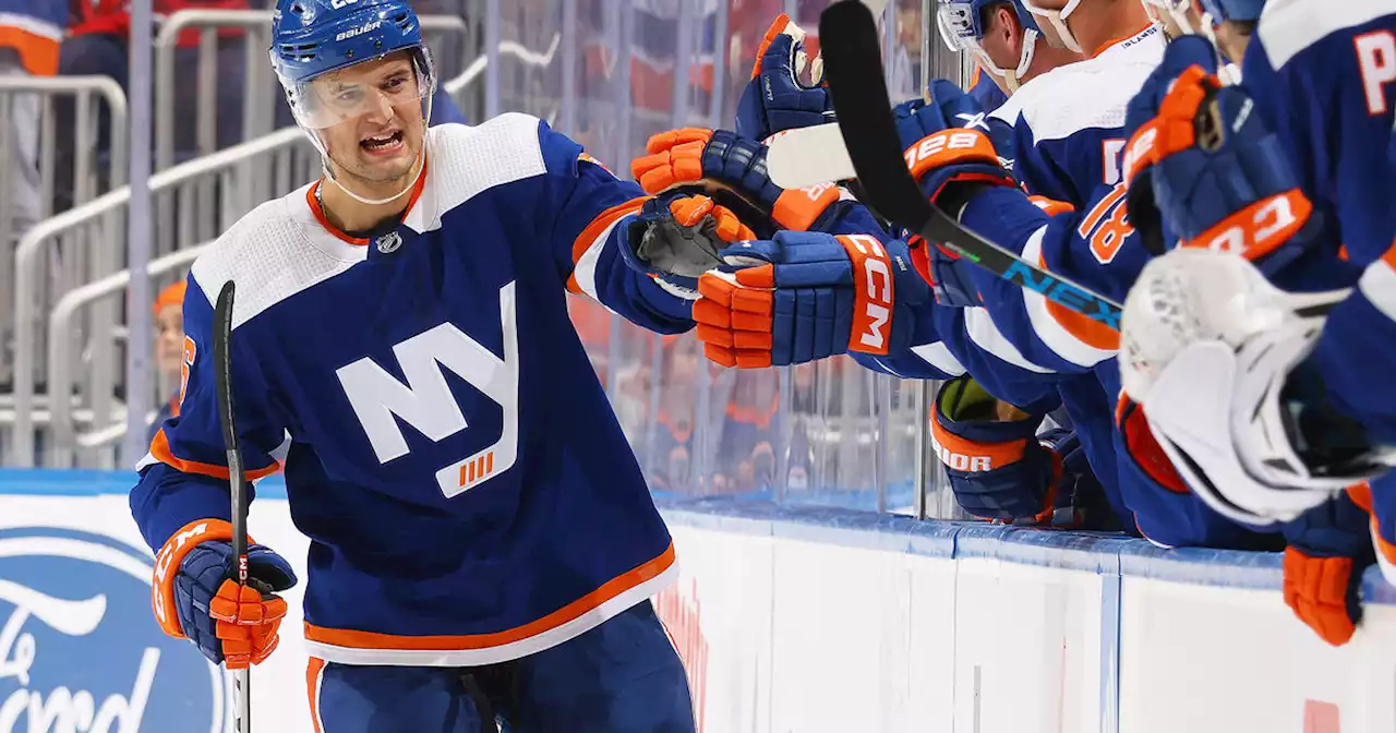 Oliver Wahlstrom scores twice, Islanders beat Sharks