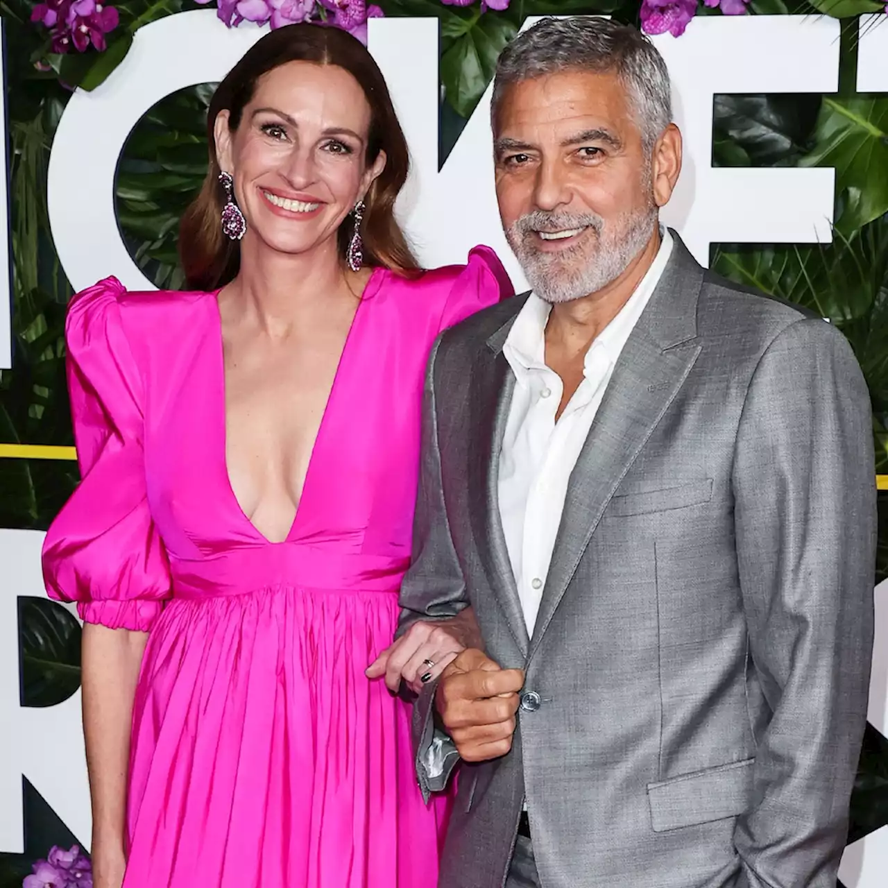 Watch George Clooney Hilariously Troll “Up-and-Comer” Julia Roberts - E! Online