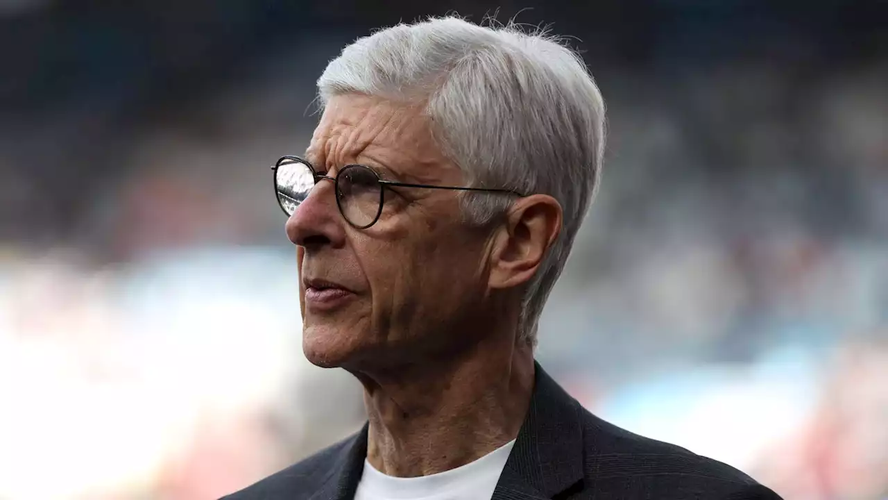 Arsenal legend disagrees with Arsene Wenger on Premier League title chances