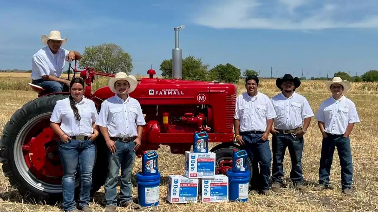 Grand Prairie students restore tractor from 1949 for national comeptition