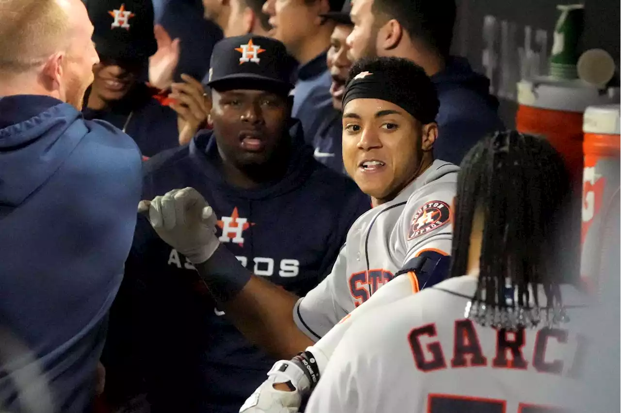 Text with the Chronicle's Brian T. Smith for a behind-the-scenes look at the Astros' playoff run