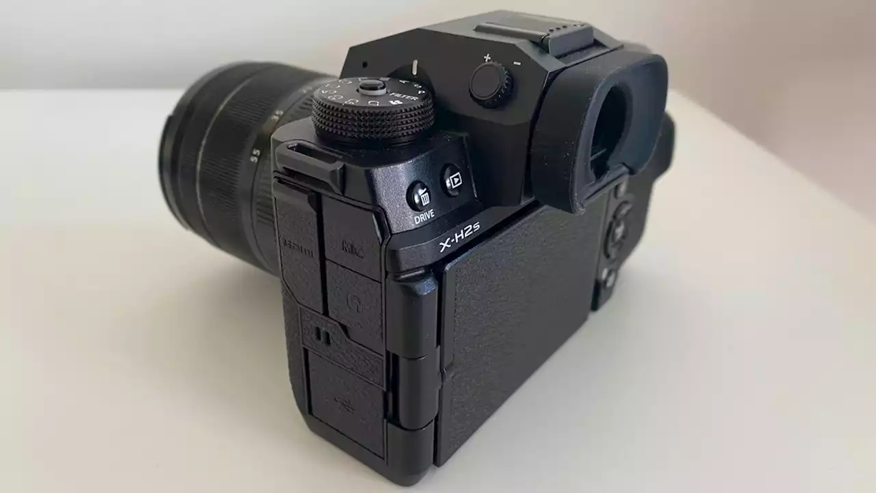 Fujifilm X-H2S Review: A Superb Hybrid Shooter - Hypertext
