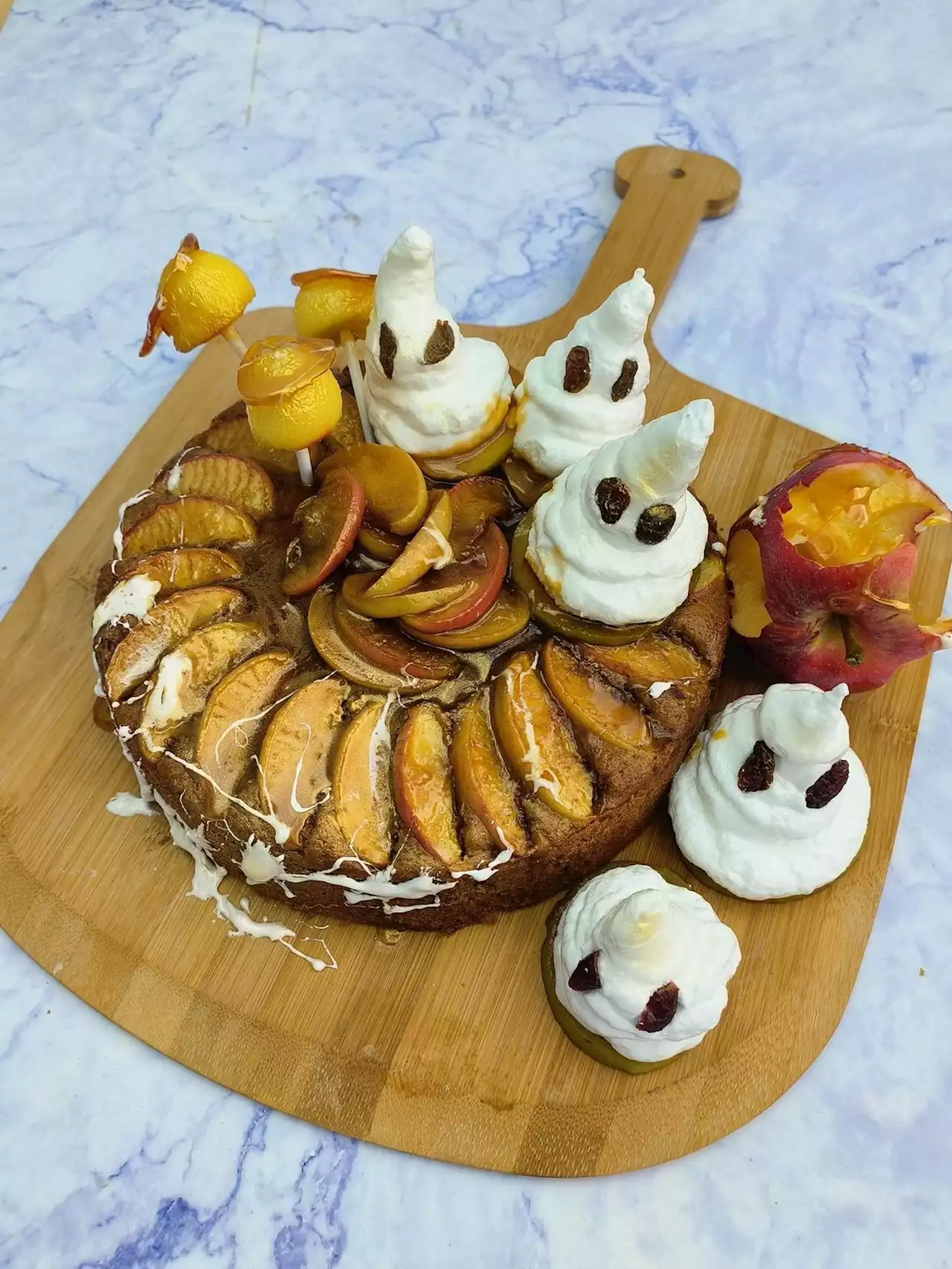 Karen Wright: A spooky apple cake for Halloween themed class