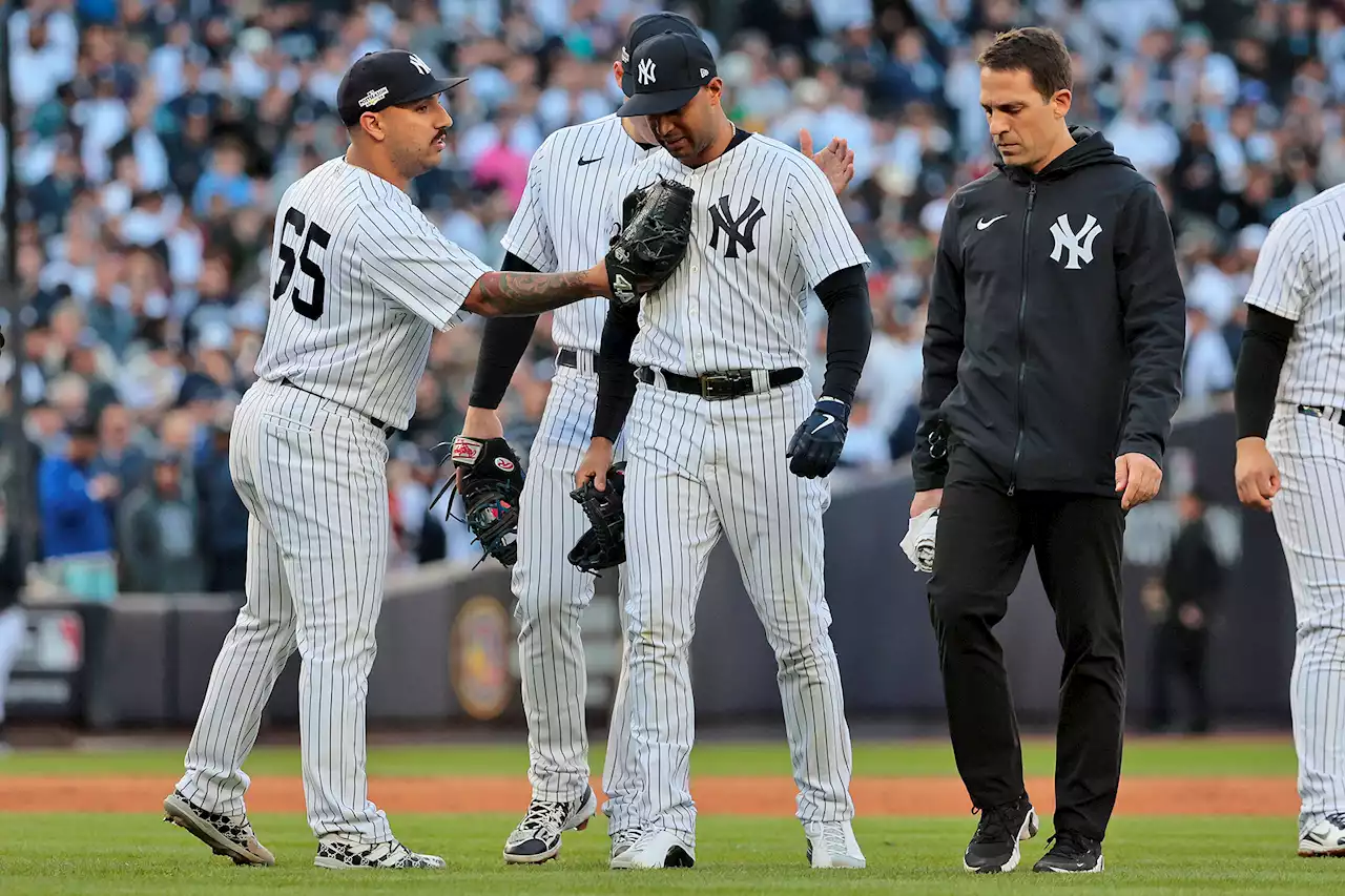 Aaron Hicks’ season over after suffering knee injury in Yankees outfield collision