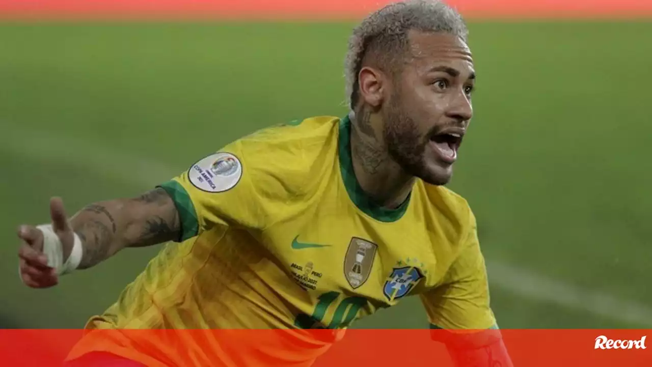 Bola de Ouro: Neymar aplaude Benzema mas não percebe posição de Vinícius