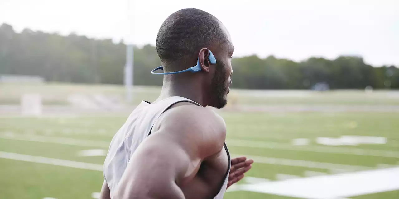 How Bone Conduction Headphones Work So You Hear Your Music and Your Surroundings