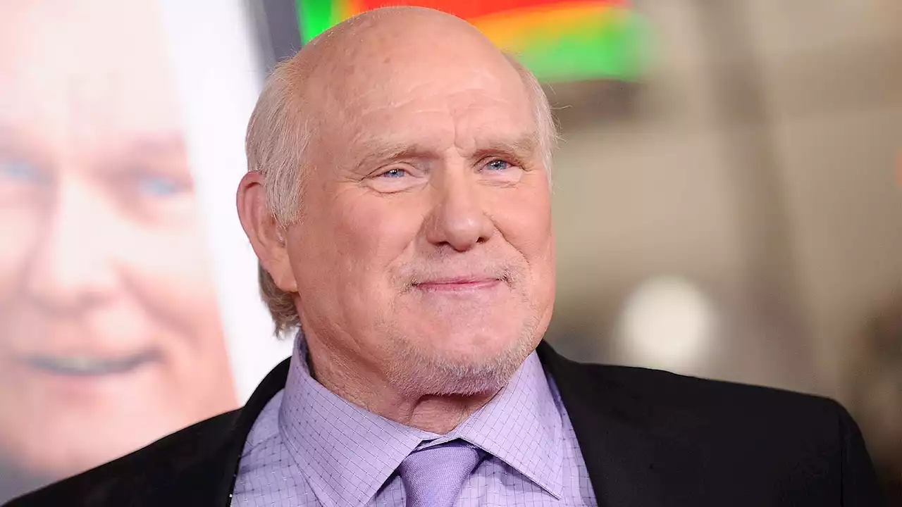 FOX NFL analyst, Hall of Fame QB Terry Bradshaw announces cancer diagnoses live on pregame show