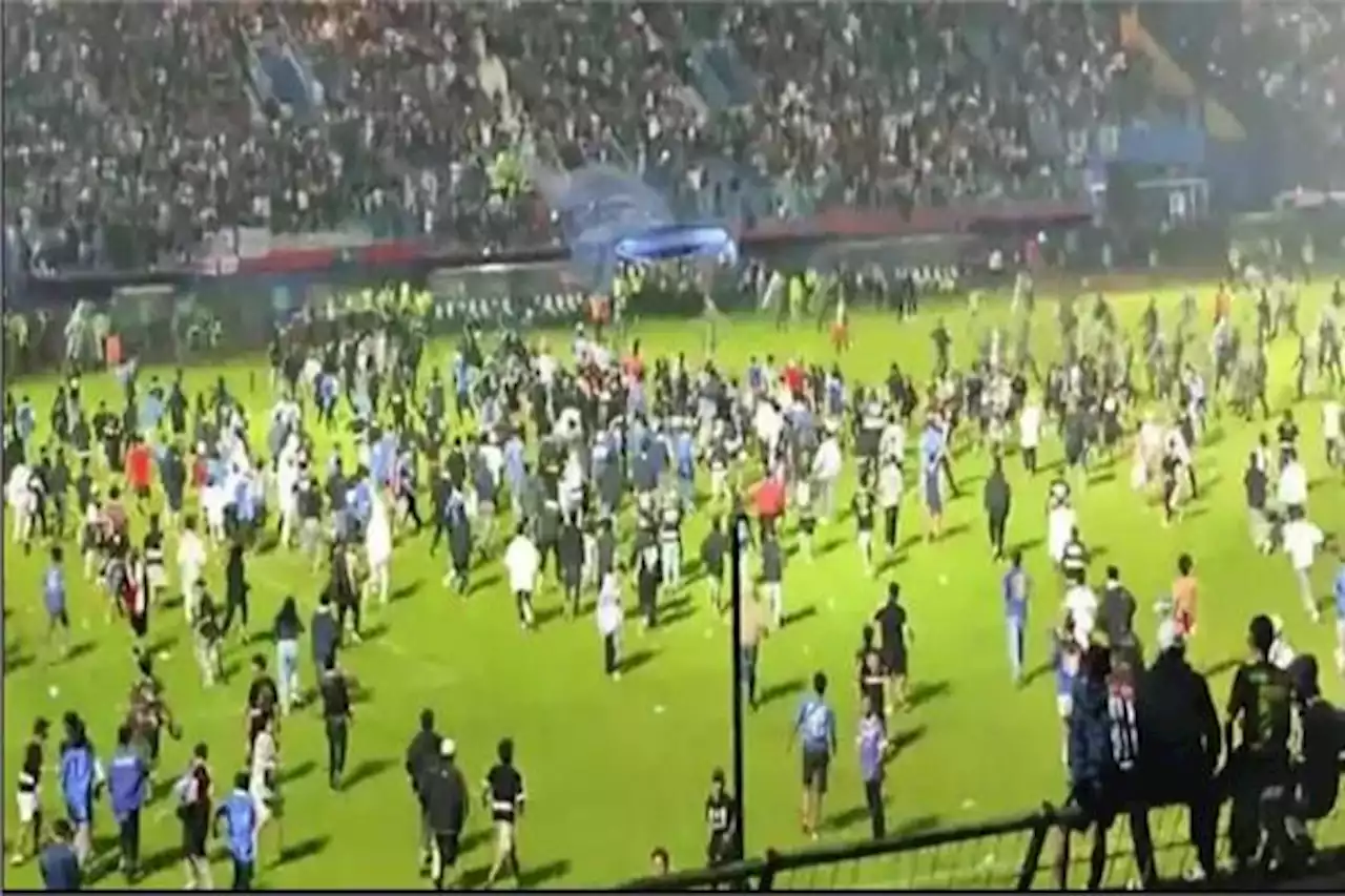 كاف ينعي ضحايا مباراة الدوري الإندونيسي