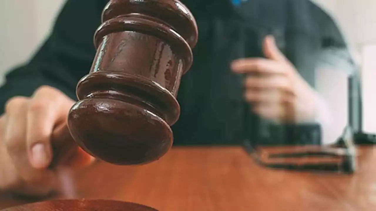 نزاع قضائي على تحويلات مالية بين مدير مصنع ومديرة تنفيذية
