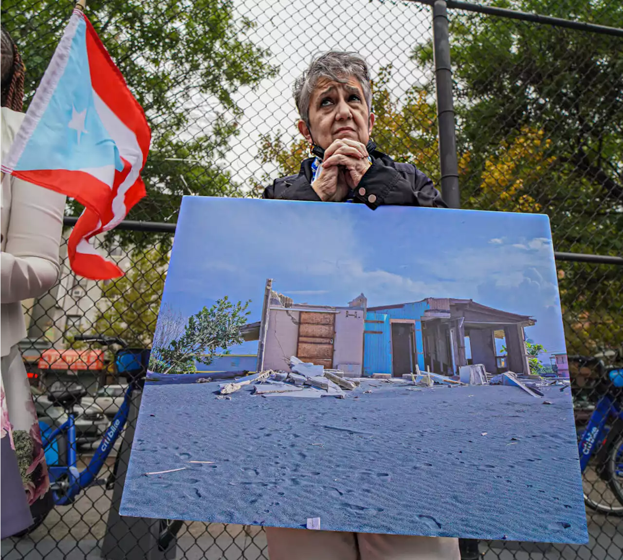 Silent solidarity: Harlem gathering offers support for Puerto Rico in wake of devastating Hurricane Fiona | amNewYork