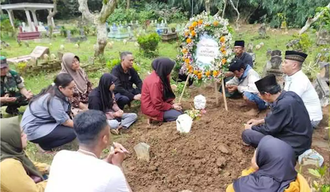 Tembakan Salvo Tandai Pemakaman Polisi Korban Tragedi Kanjuruhan