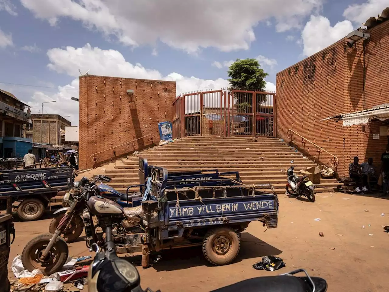 Gunfire and confusion hit Burkina Faso capital day after coup