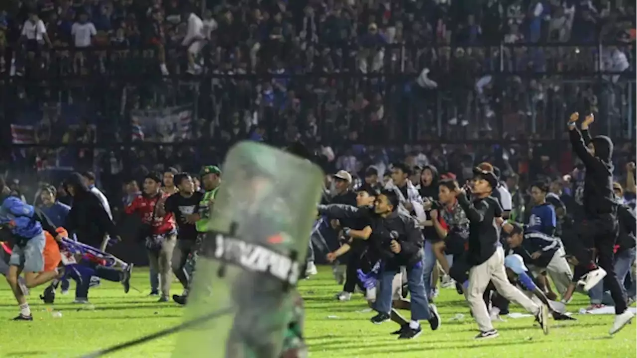 129 dead at Indonesian soccer match after police tear gas causes clashing fans to stampede | CBC News