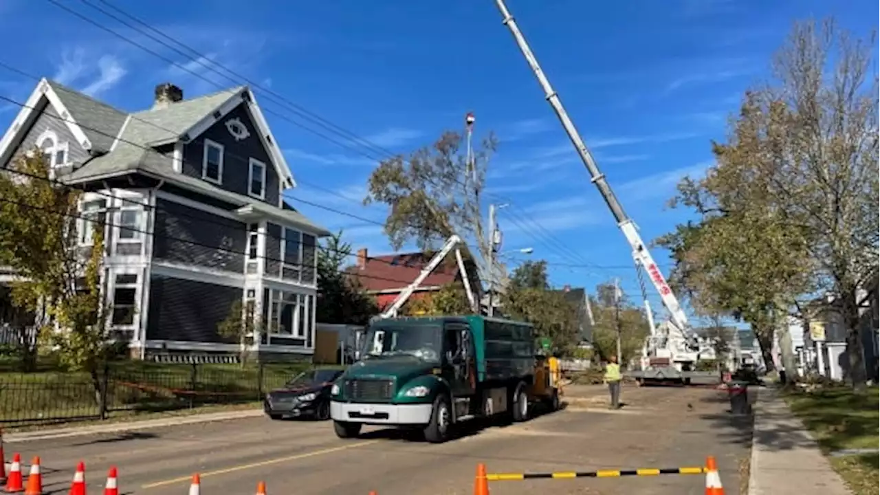 About 20,000 Maritime Electric customers in P.E.I. still without power after Fiona | CBC News