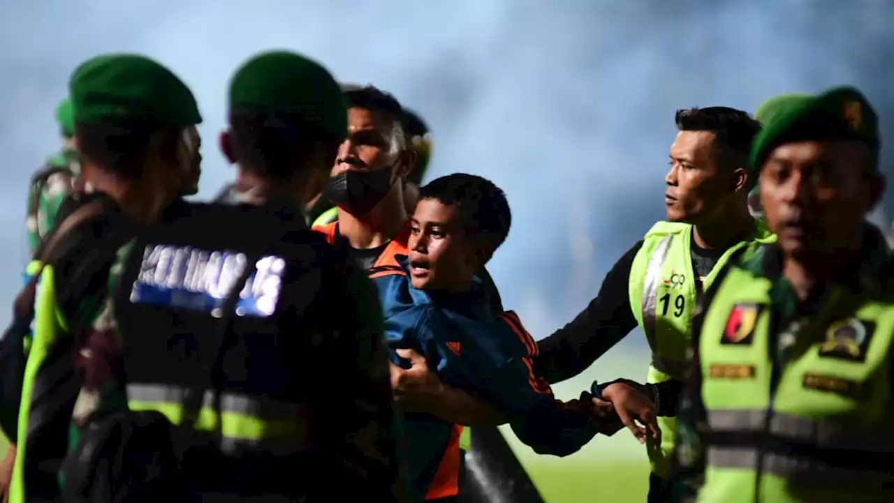 Jokowi orders safety review in wake of deadly Indonesia football stampede