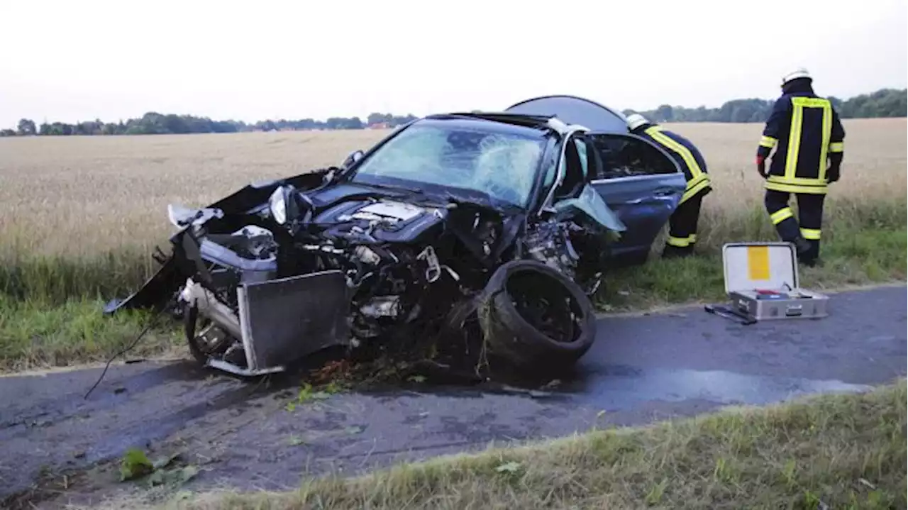 Raser kommt nach Unfall mit zwei Toten und zwei Verletzten vor Gericht