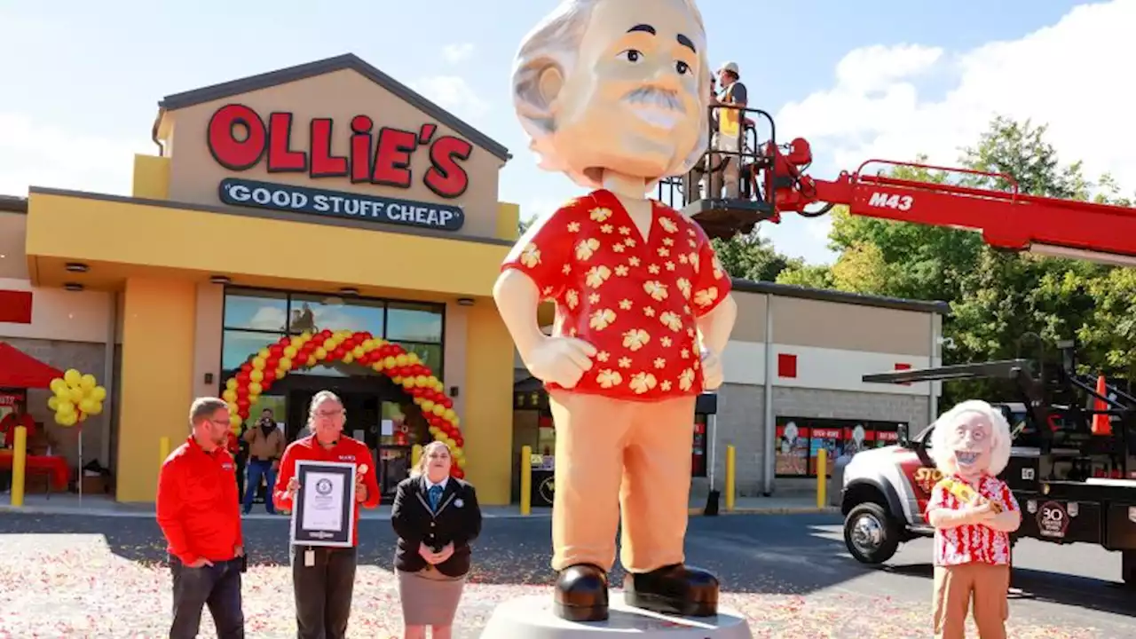 The world's largest bobblehead unveiled at a bargain store in Pennsylvania | CNN