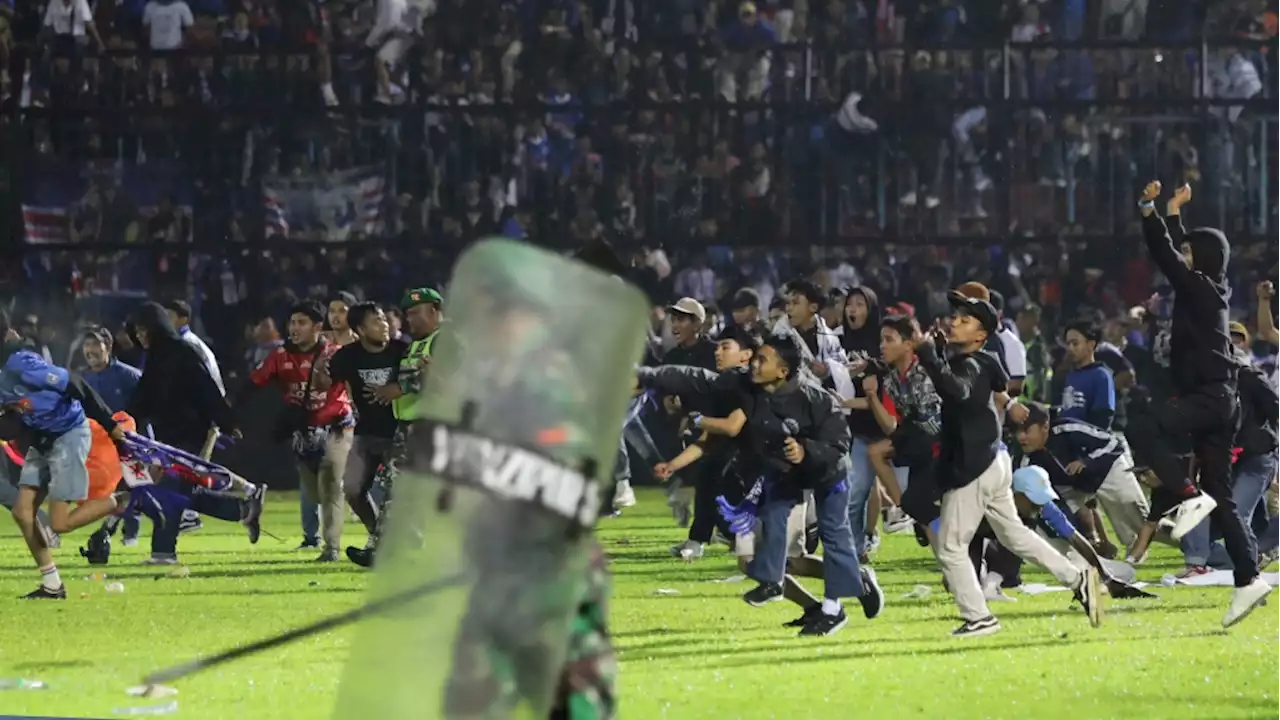 129 dead after fans stampede to exit Indonesian soccer match