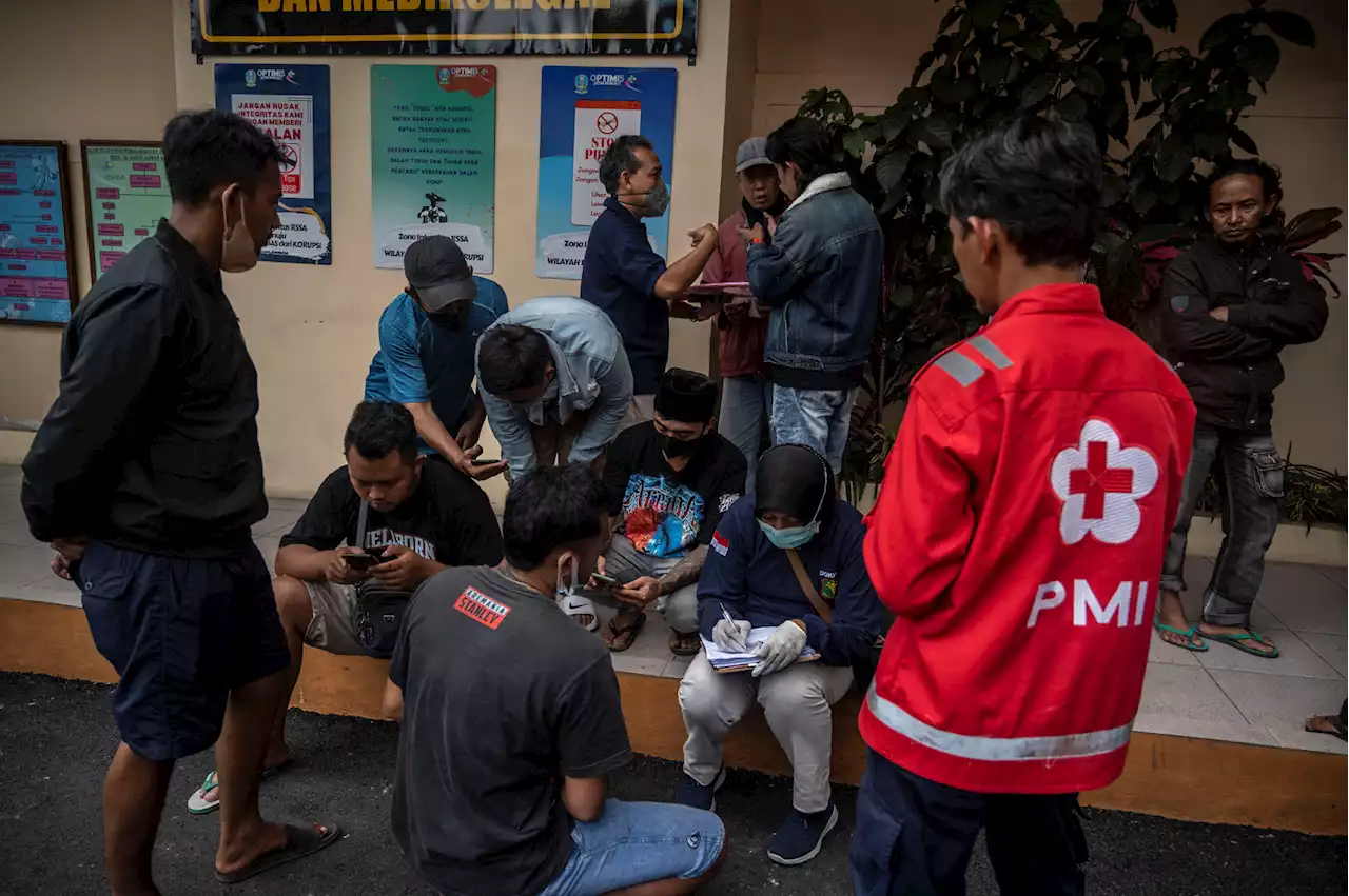 Fußballstadion - Indonesische Behörden korrigieren Totenzahl nach Massenpanik auf 125