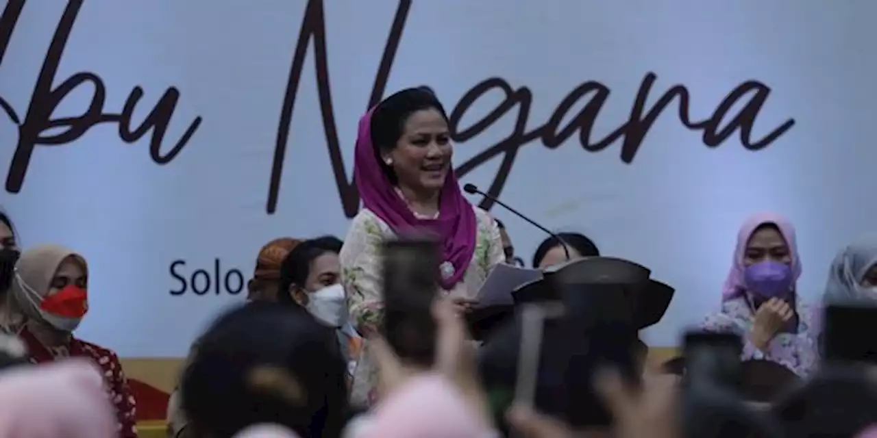 Iriana Ajak Perempuan Indonesia Kenakan Kebaya dalam Kegiatan Sehari-hari | merdeka.com