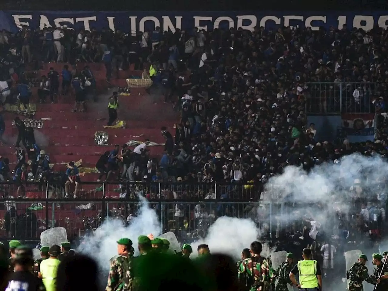 129 dead after fans stampede to exit Indonesian soccer match