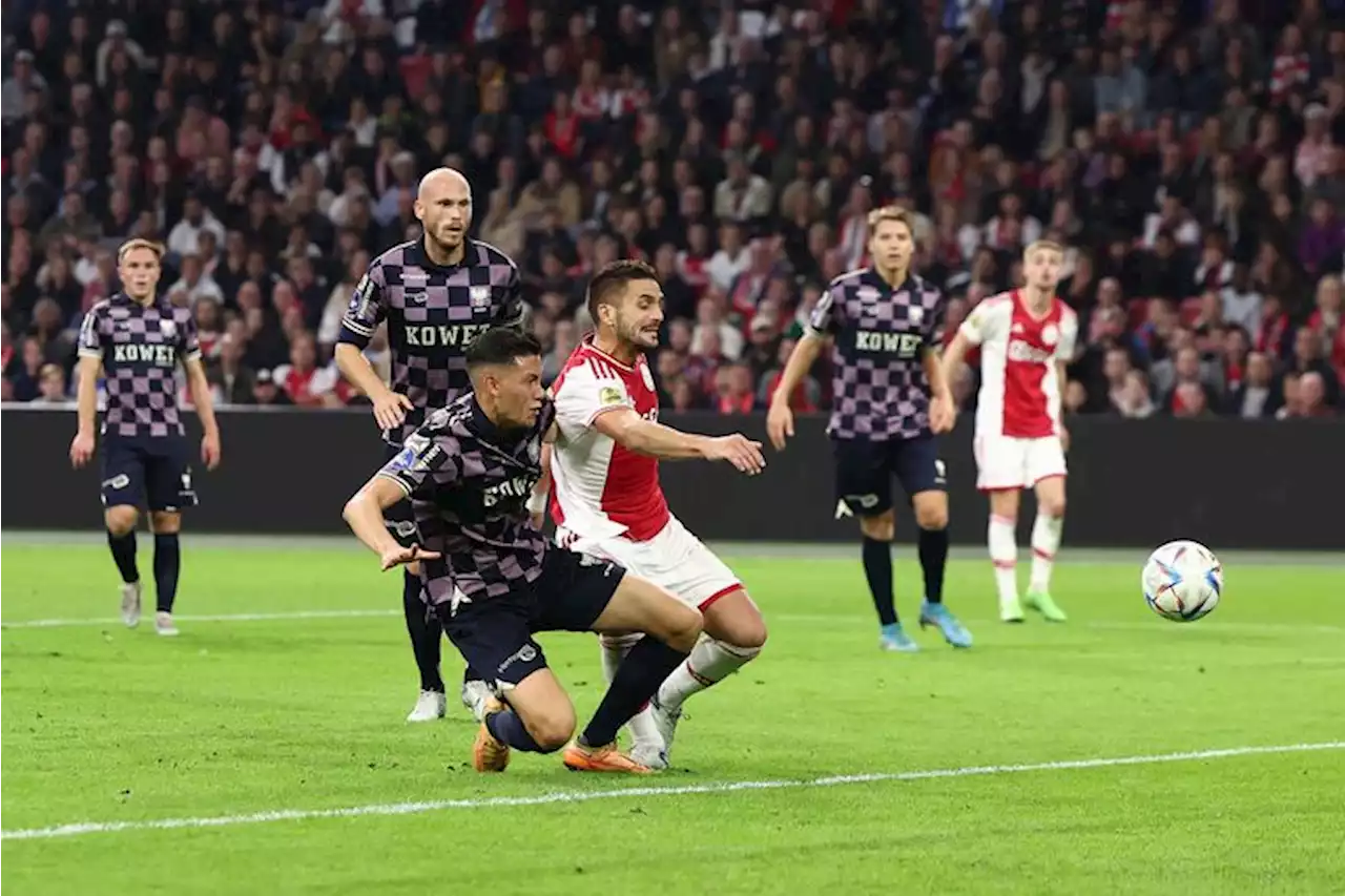 Passieloos Ajax verspeelt punten tegen Go Ahead Eagles (1-1)