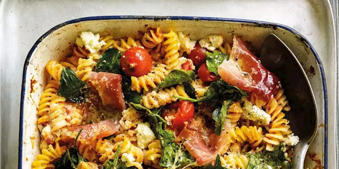 Tomato, ricotta and spinach pasta bake