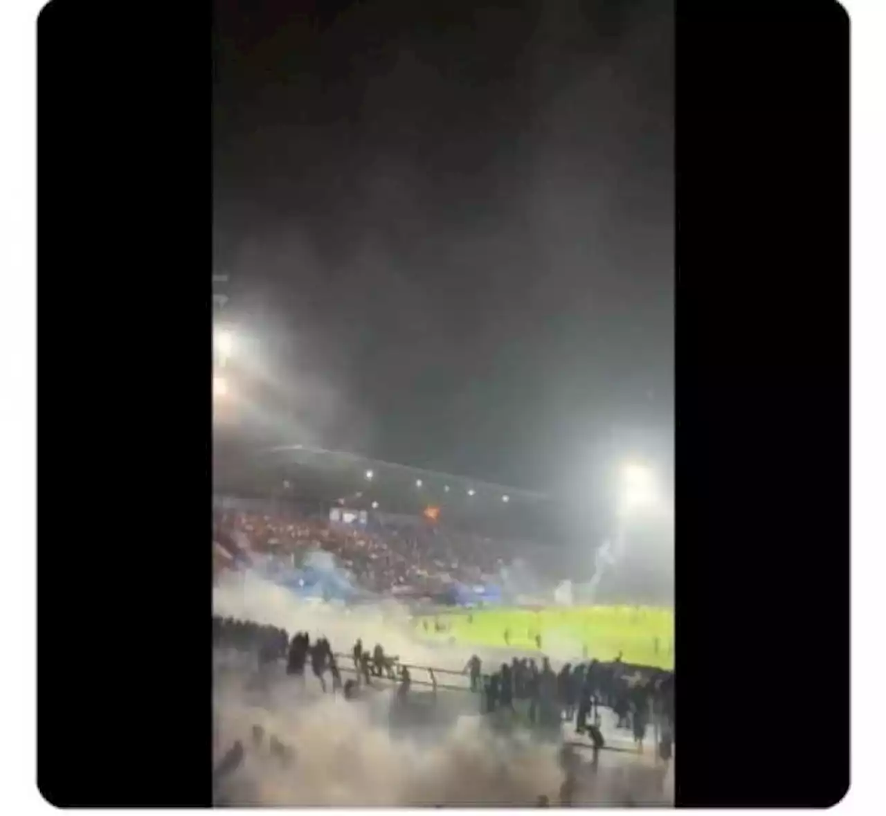 Tragedi di Stadion Kanjuruhan Malang, Kapolda Jatim: 127 Orang Meninggal Termasuk 2 Polisi |Republika Online