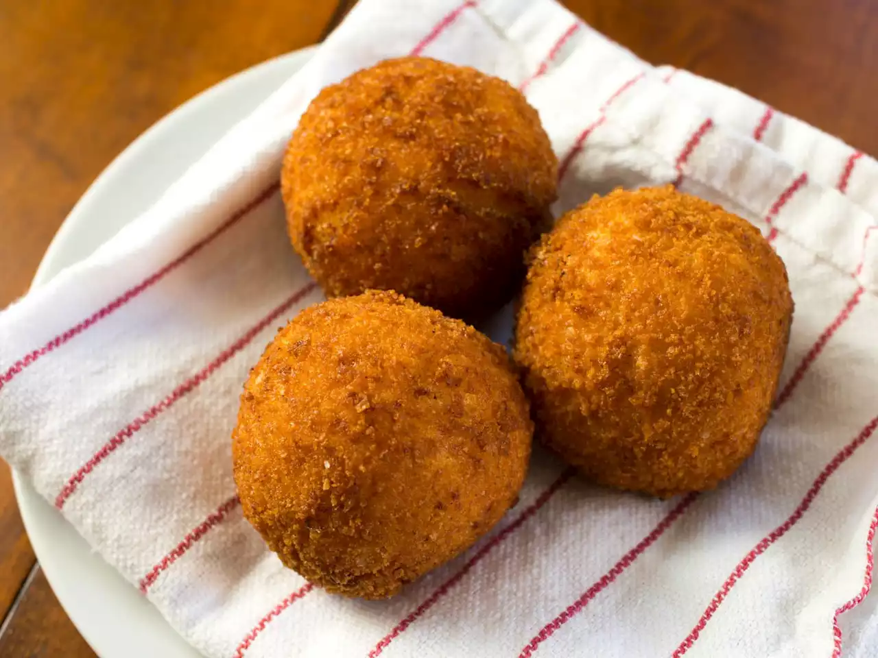 Rich and Creamy Saffron Arancini With Mozzarella Recipe