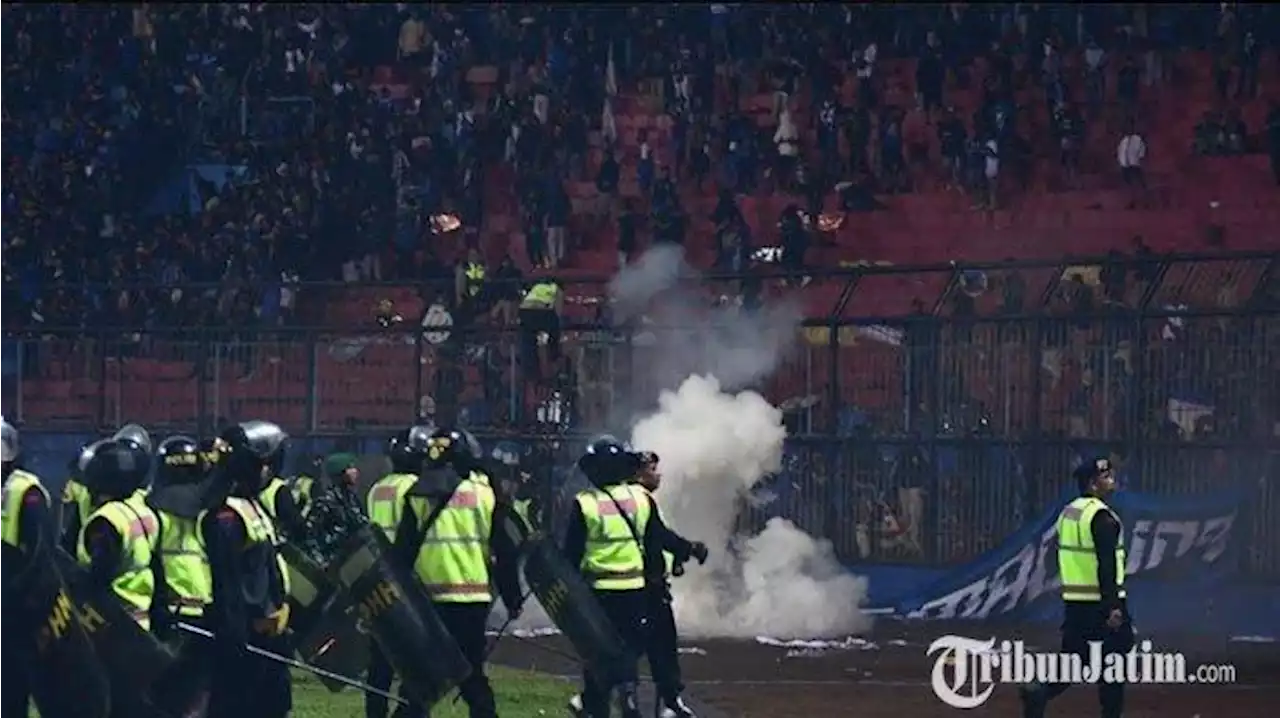 Kesaksian Aremania saat Kerusuhan di Stadion Kanjuruhan: Ada Saling Serang Petugas dan Suporter - Tribunnews.com