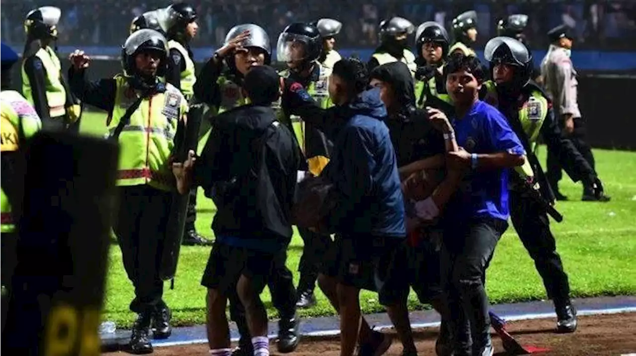 Ratusan Orang Tewas, Tragedi Laga Arema FC vs Persebaya Jadi Sorotan Media Internasional - Tribunnews.com