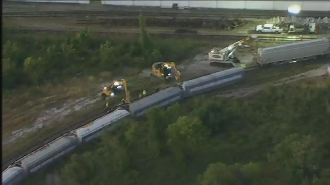 Crews working to clean up train derailment near Lockwood Drive in Houston's East End