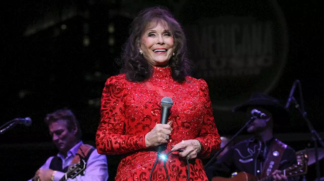 Loretta Lynn Memorial Service to Air on CMT