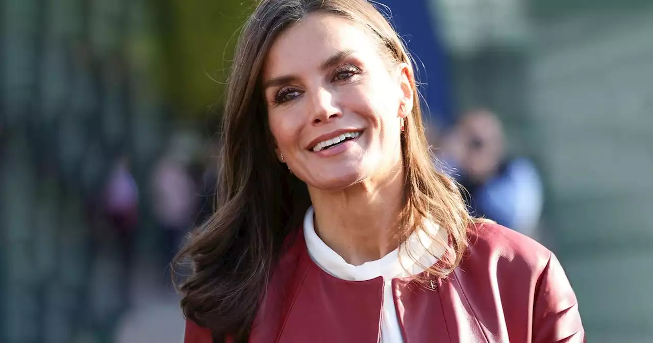 Letizia von Spanien : Im roten Leder-Zweiteiler mischt sie die Buchmesse auf