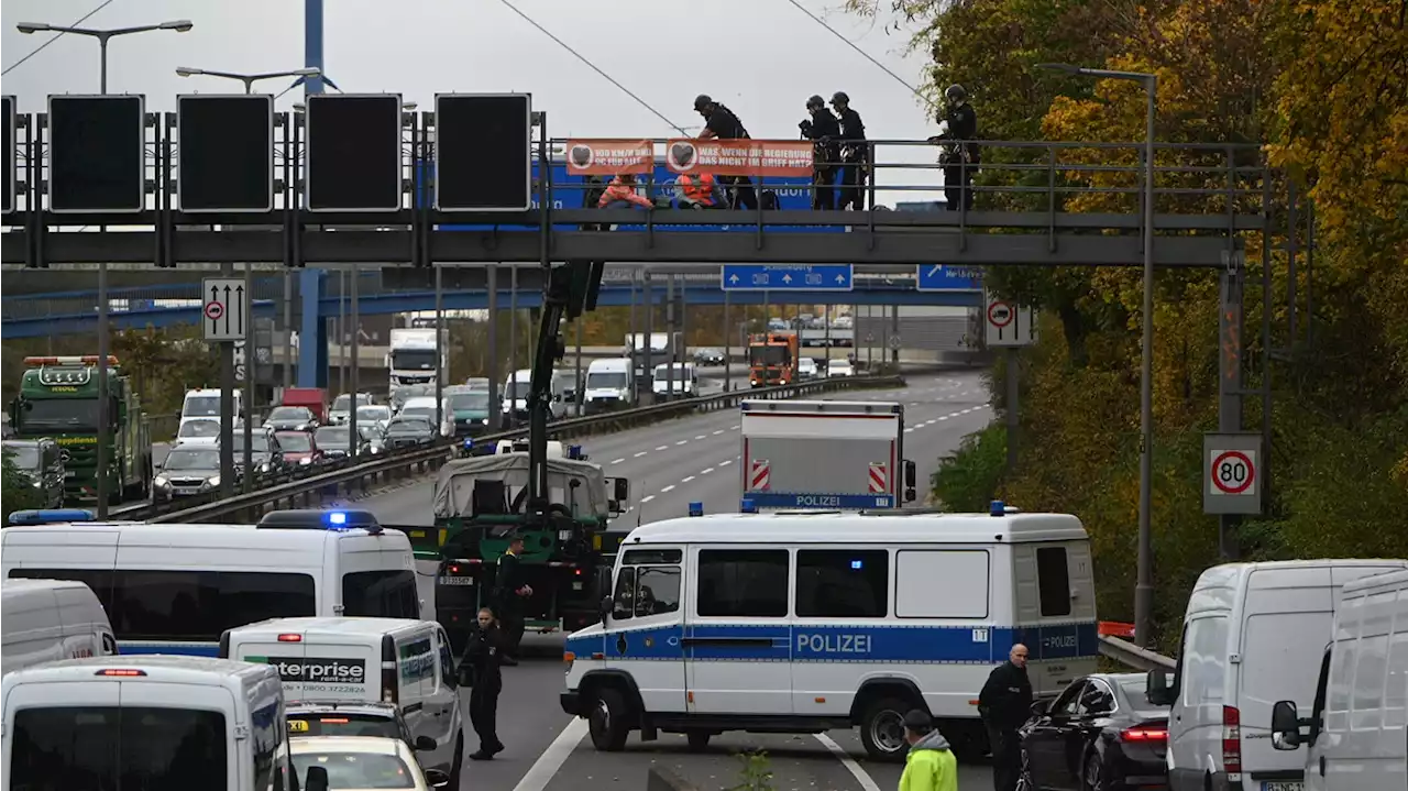 Wieder Klima-Protest auf der A100