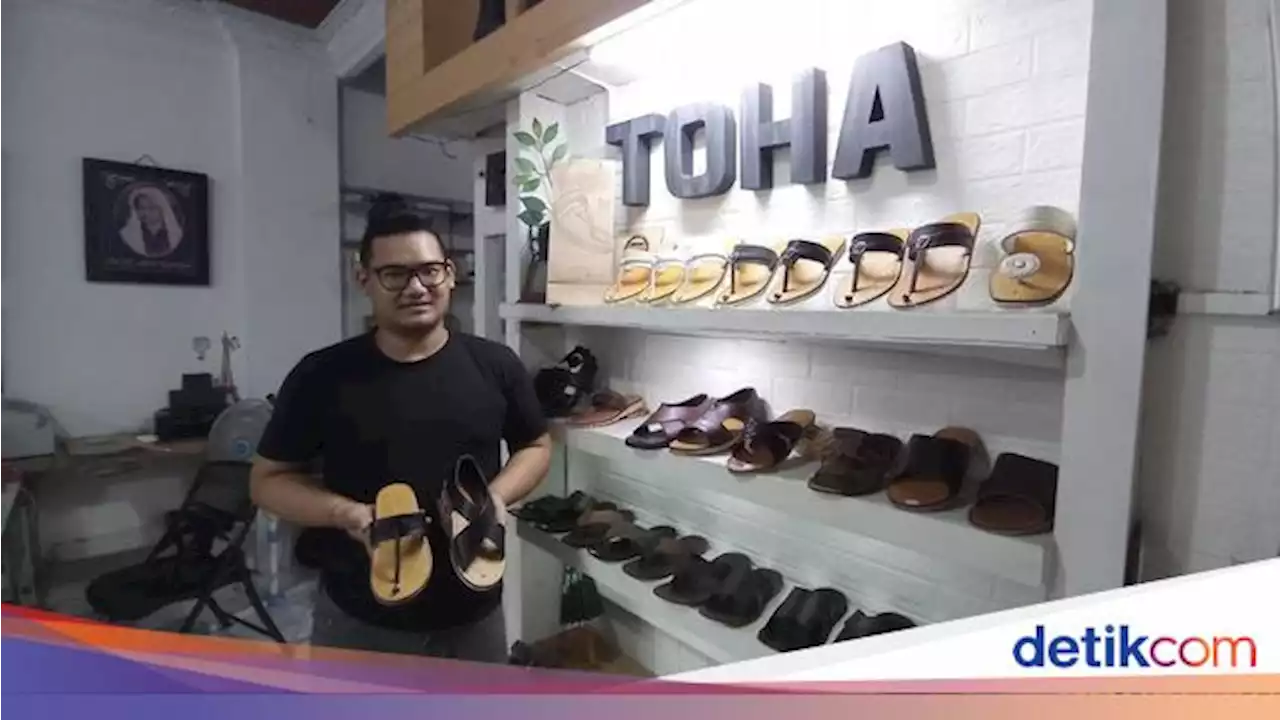 Melihat Sandal Tarumpah Legendaris Khas Tasik Favorit Ridwan Kamil