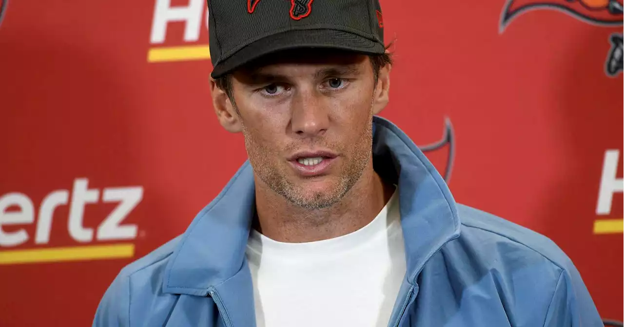 Tom Brady apologizes for comparing football to military deployment