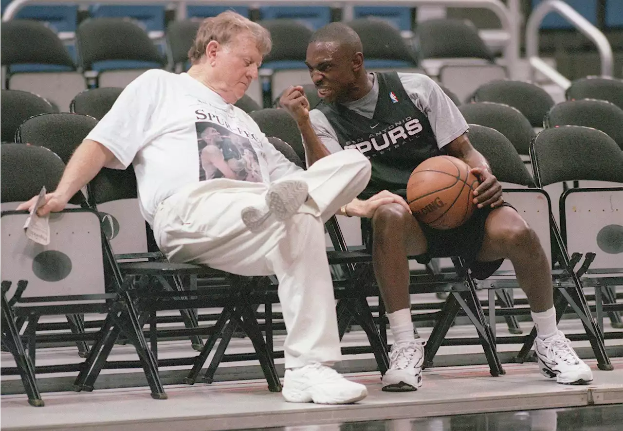 Popovich honors McCombs on former Spurs owner's 95th birthday