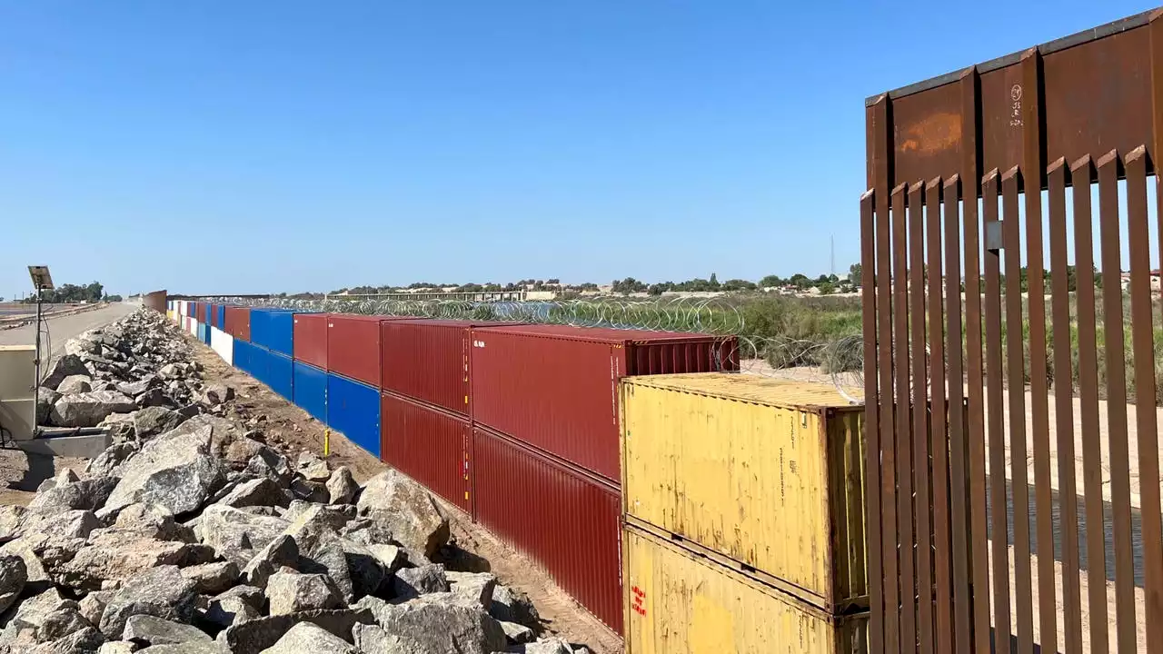 Arizona refuses U.S. demand to remove containers along border