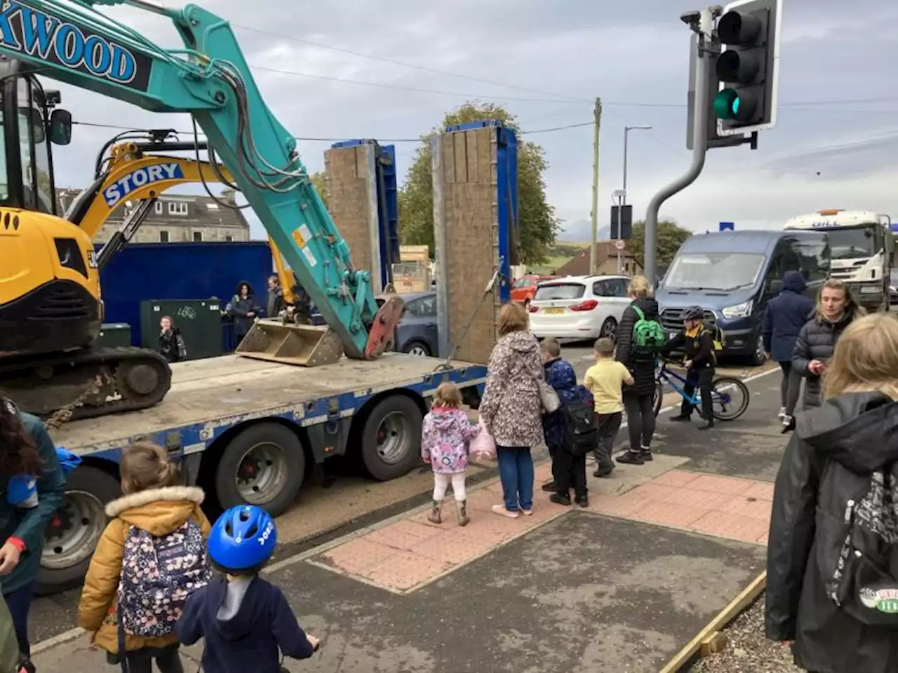 'It's carnage': Safety fears over heavy traffic near school